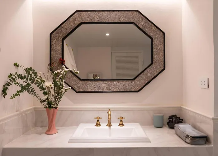 Chic 1br |5 Min Bts, 2 Min To Spa|500mbps&bath-tub Bangkok
